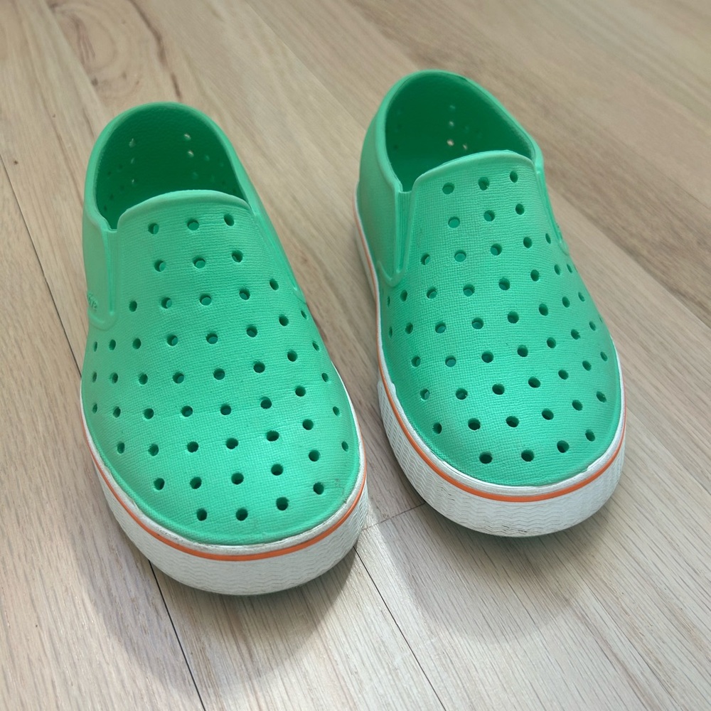 Native shoes Miles Child C11